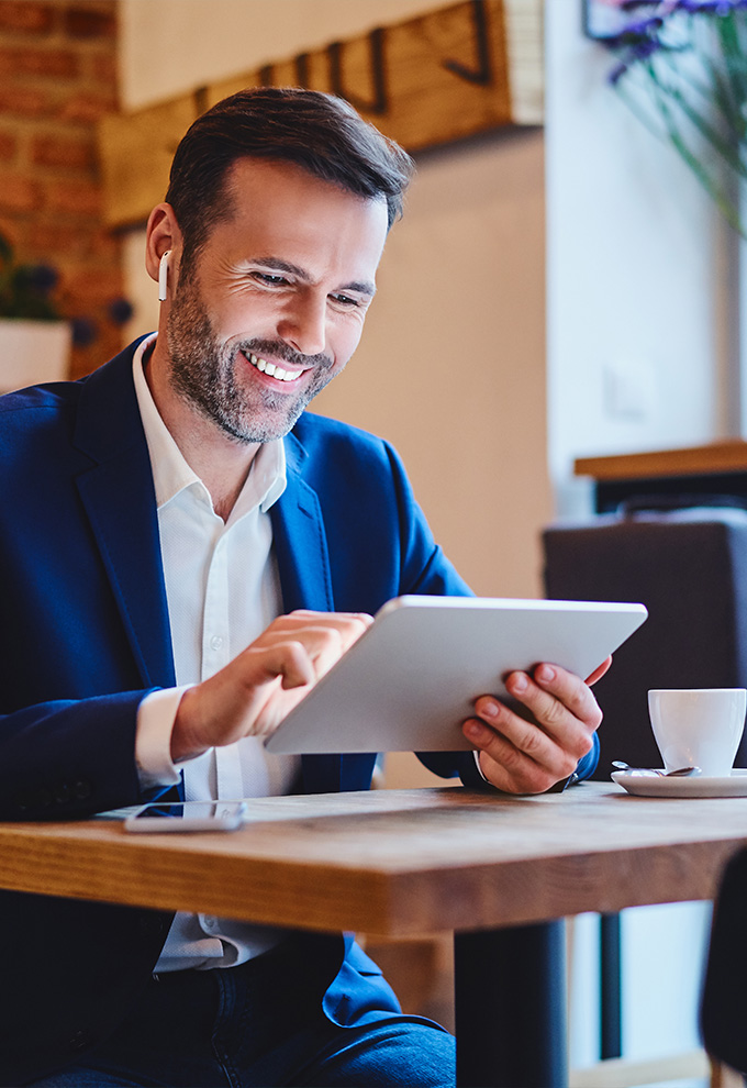 Edenred Avantages -Vos collaborateurs ont accès à tout le catalogue de réductions depuis leur compte MyEdenred, ou leur app dédiée, même depuis la file au magasin !