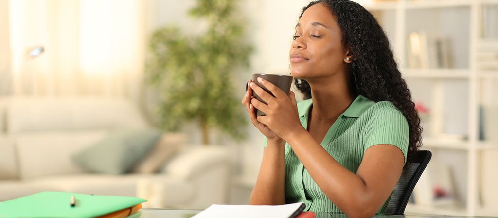 Gemiddeld mopperen we 15 tot 30 keer per dag. Een emotie die zo haar invloed heeft op onze algemene stemming. En op onze prestaties. En zelfs op onze gezondheid. Even mopperen kan soms eens goed doen, maar toch kan dat al snel een domper zetten op onze werkomgeving. Tijd voor tekst en uitleg.